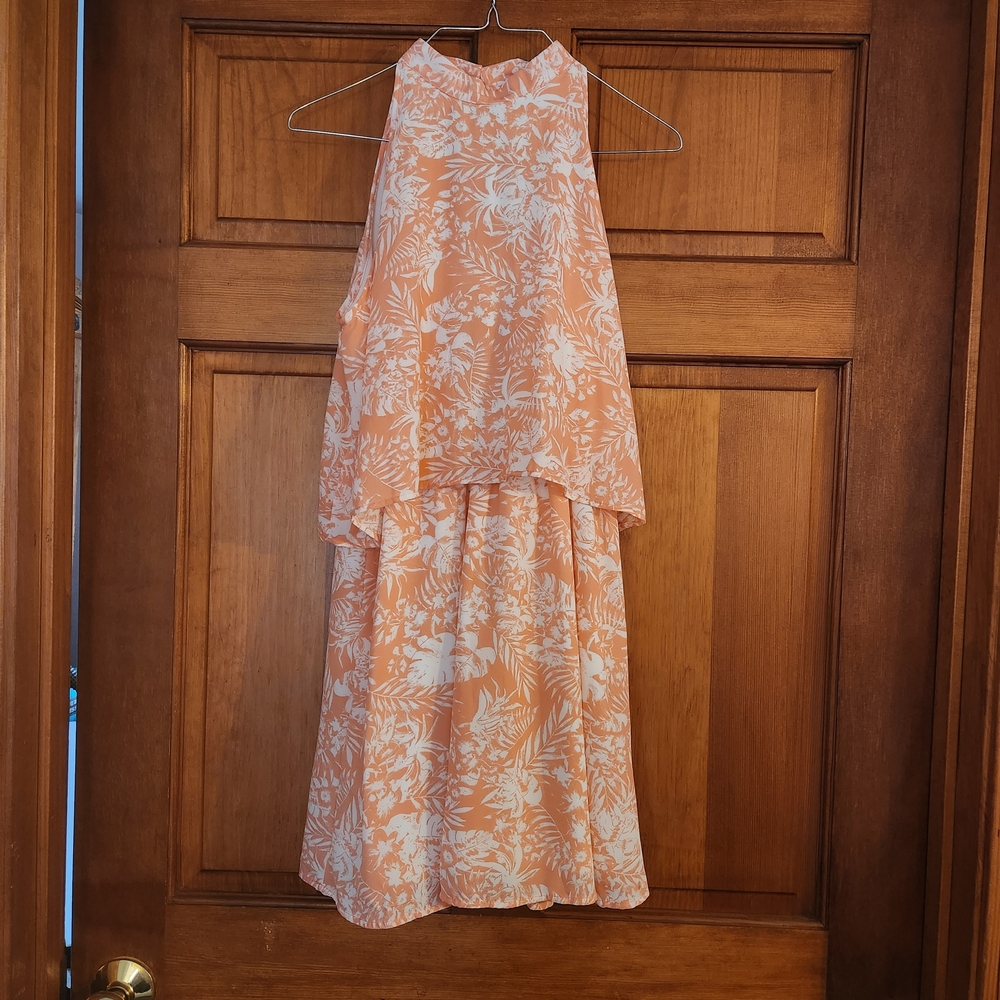 NWT Paper Crane Peach and White Floral Layered Halter Dress Size Medium